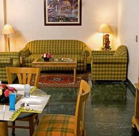 Savoy Suites Noida Exteriör bild
