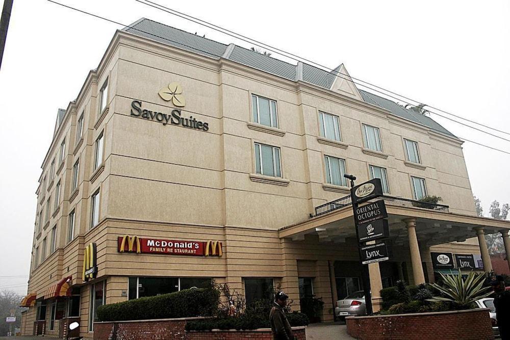 Savoy Suites Noida Exteriör bild