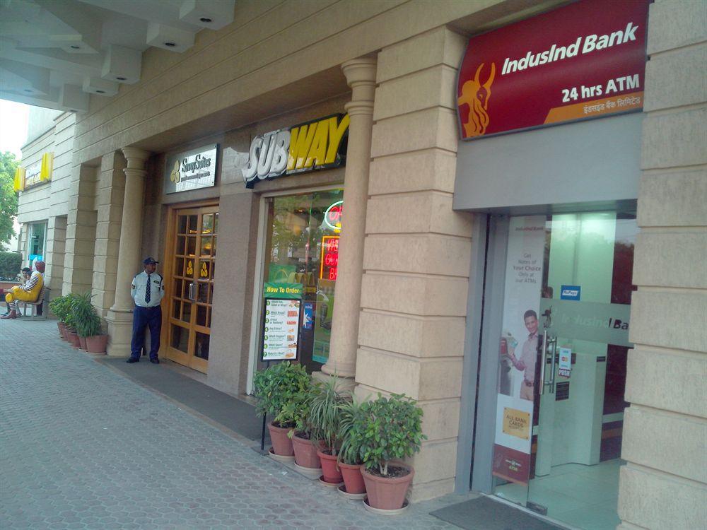 Savoy Suites Noida Exteriör bild