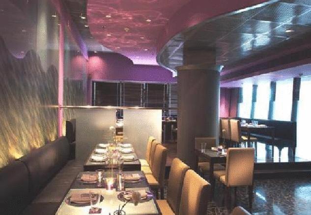 Savoy Suites Noida Restaurang bild