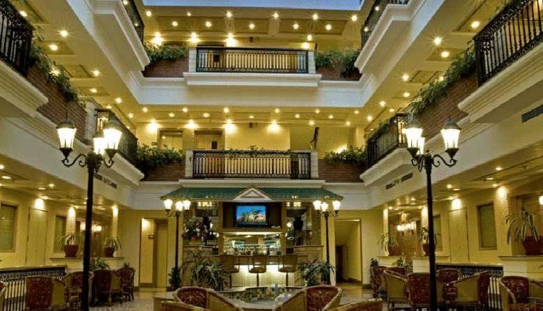 Savoy Suites Noida Exteriör bild