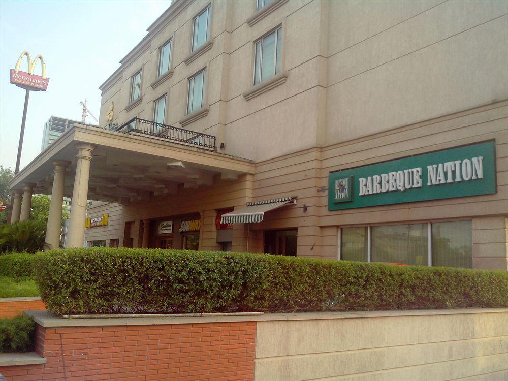 Savoy Suites Noida Exteriör bild