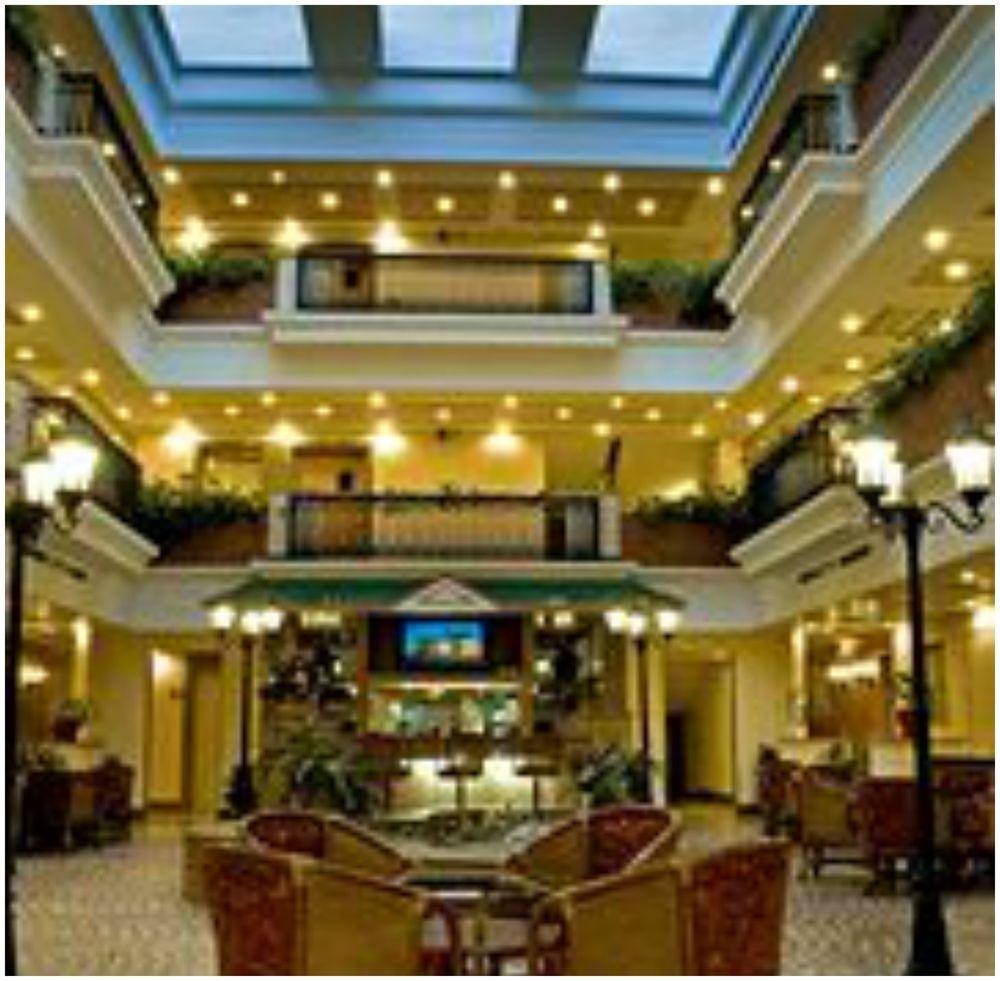 Savoy Suites Noida Exteriör bild