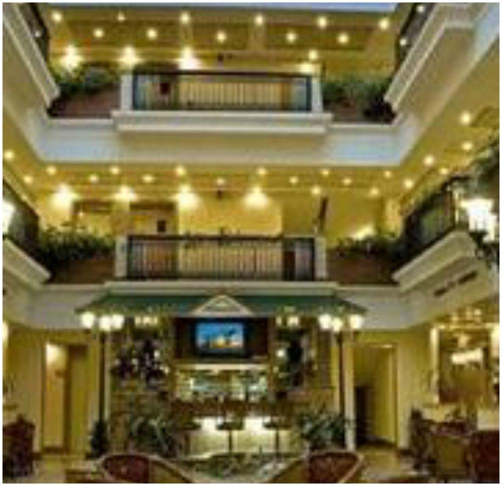 Savoy Suites Noida Exteriör bild