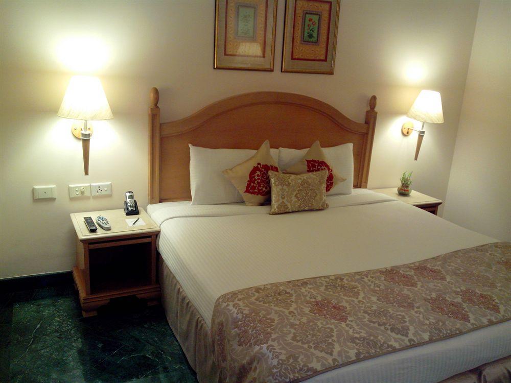 Savoy Suites Noida Exteriör bild
