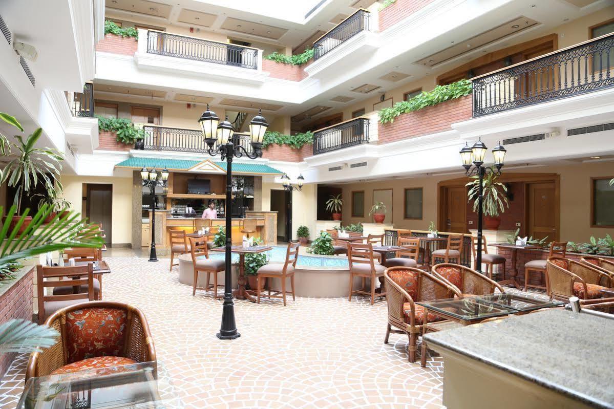 Savoy Suites Noida Exteriör bild