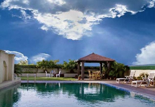 Savoy Suites Noida Exteriör bild